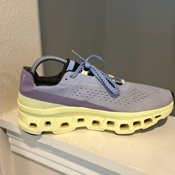 On Cloud Cloudmonster Comfort Running Shoes in color Nimbus Hay. Women's Size 9 - Picture 3 of 10